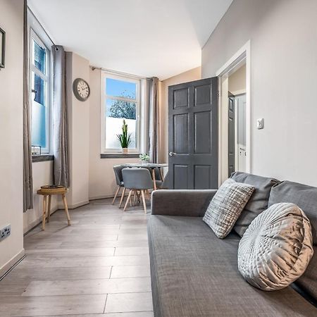 Private Ground Floor Main Door Entrance - Spacious 2 Bedroom Property - The Shore, Leith Edinburgh Exterior foto